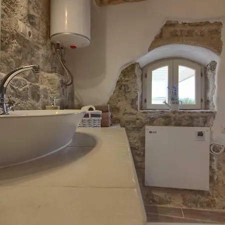 Adora * Motovun